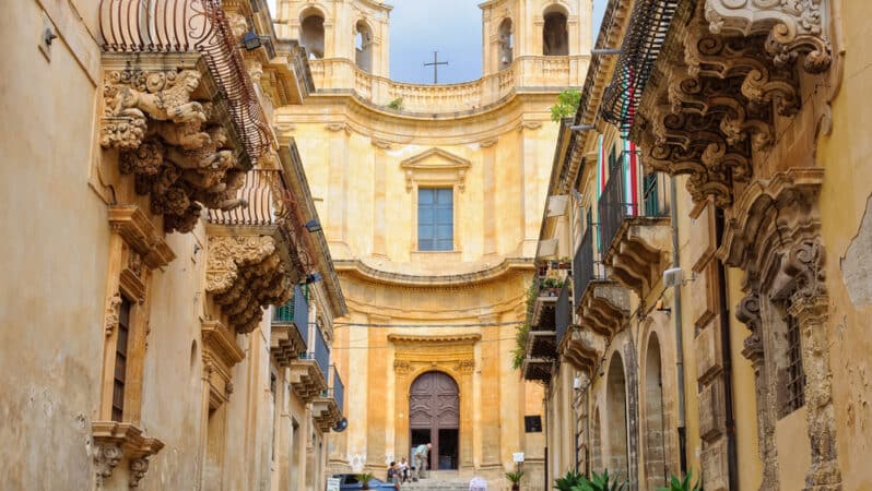 Noto, “Segnali di vita”: a Montevergine la mostra liberamente ispirata alla spiritualità di Battiato